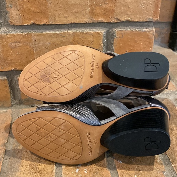 Donald J Pliner Jenkins Demi Wedge Peep-Toe Sandal - Size 8 - Picture 8 of 10